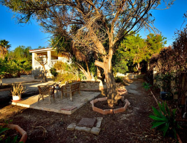 Chalet con vistas panorámicas del litoral Alicantino.