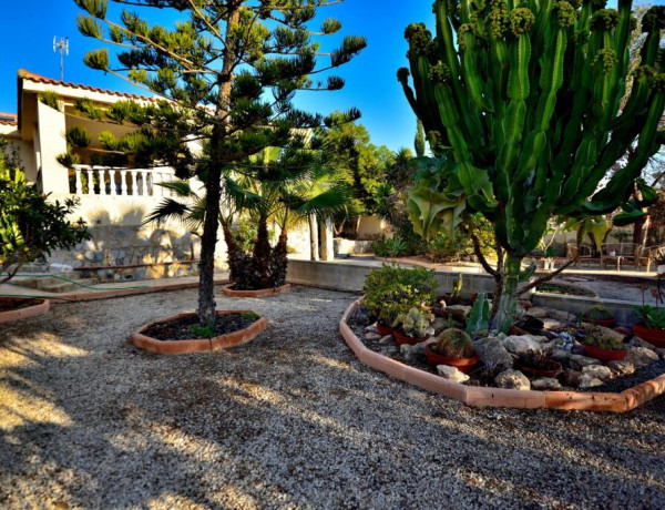 Chalet con vistas panorámicas del litoral Alicantino.