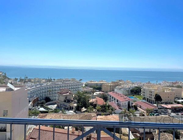 DÚPLEX EN LA PARTE ALTA DE LA CARIHUELA CON ESPECTACULARES VISTAS AL MAR