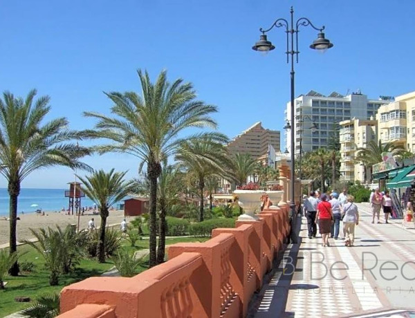 APARTAMENTO EN PRIMERA LINEA DE PLAYA EN BENALMADENA COSTA (MALAGA)