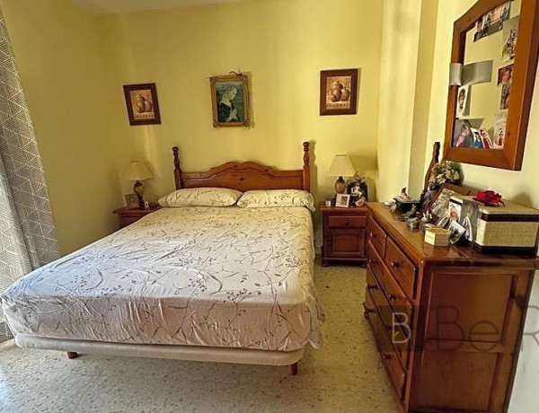 EN VENTA PISO DE TRES DORMITORIOS EN LA CALLE SAN MIGUEL, EN TORREMOLINOS (MALAGA).