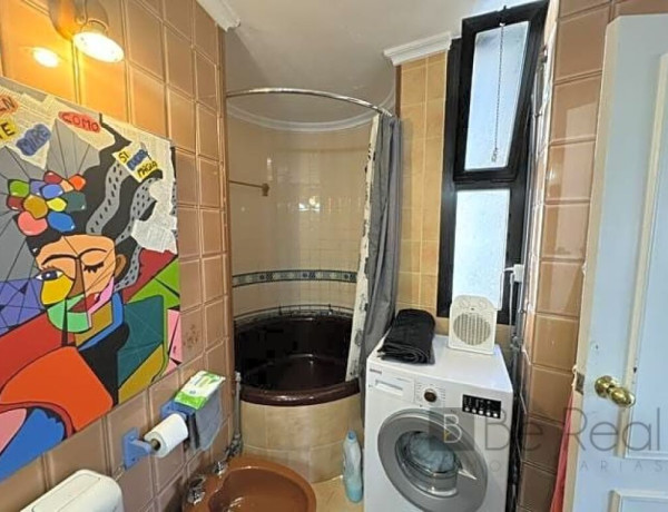 APARTAMENTO DE DOS DORMITORIOS, EN URBANIZACION CON PISCINA EN EL CENTRO DE TORREMOLINOS (MÁLAGA).