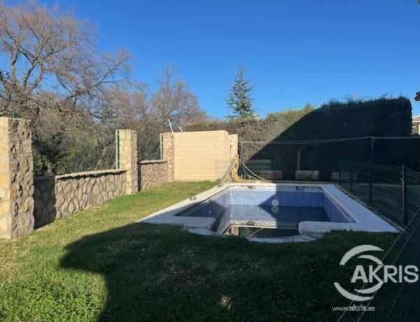 VIVIENDA UNIFAMILIAR AISLADA CON PISCINA Y JARDIN