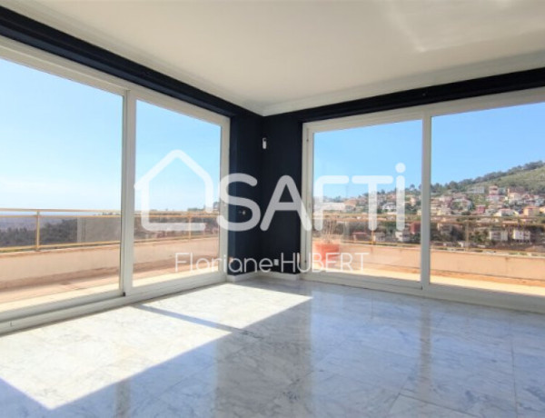 ESPECTACULAR CASA 362M2 CON PISCINA Y VISTAS PANORAMICAS AL MAR Y BARCELONA. LICENCIA TURISTICA.