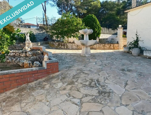 Casa con Piscina y totalmente amueblado en Olerdola.