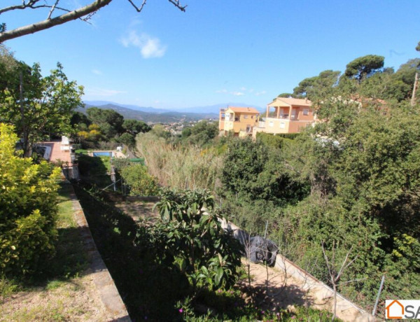 CASA CON PISCINA Y 3 DORMITORIOS GARAJE