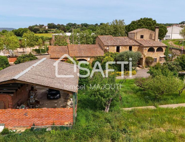 Masía de 8 habitaciones ideal para turismo rural en La Bisbal d’Empordà