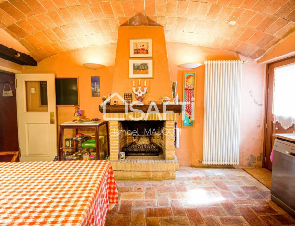 Casa de Piedra del Siglo XVII en Pueblo Medieval del Baix Empordà