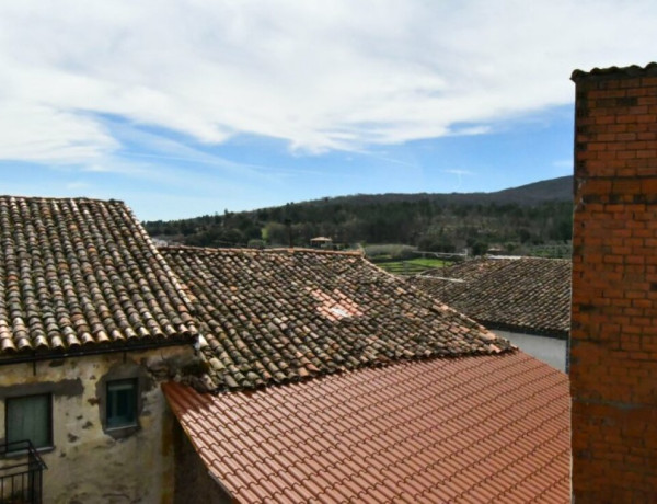 Casa de pueblo de tres plantas para reformar en el pueblo serragatino de Hoyos