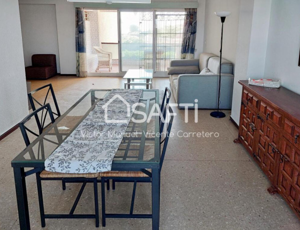 Apartamento de 4 dormitorios en primera línea