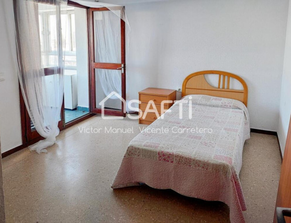 Apartamento de 4 dormitorios en primera línea