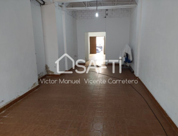 Local comercial con terraza trasera 