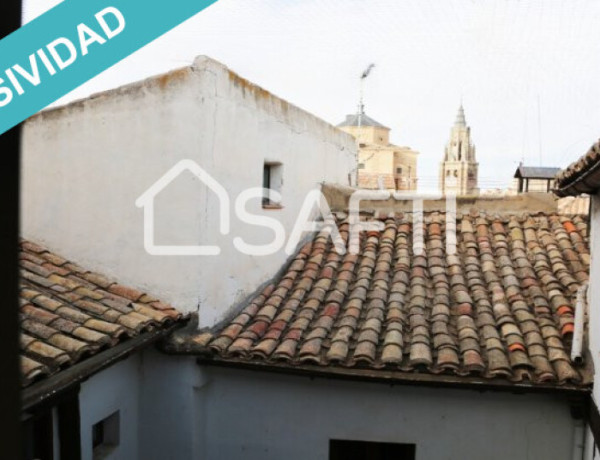 CASA CON HISTORIA DE MARCADO CARÁCTER TOLEDANO EN VENTA.