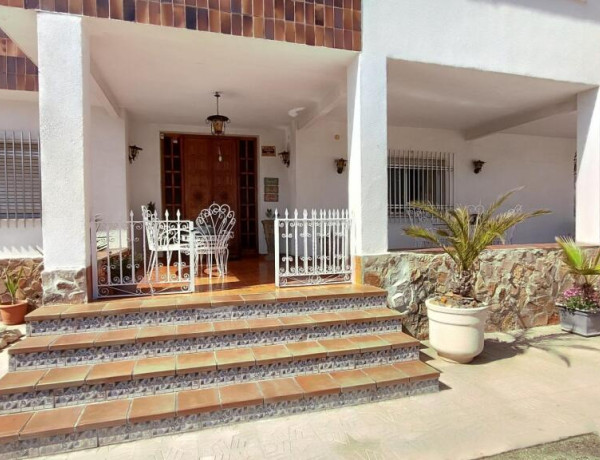 Chalet Independiente en Larache.