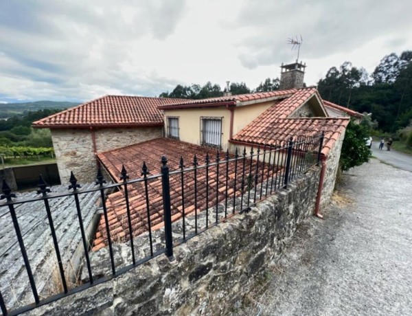 Casa de 350 m2 construida en un terreno de 5.125 m2 (urbano y rústico)