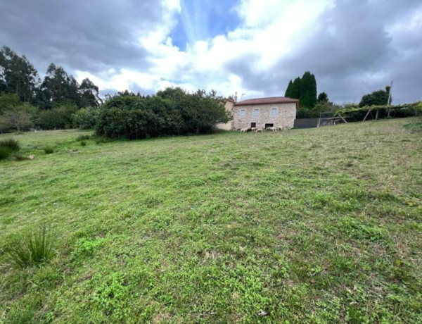 Casa de 350 m2 construida en un terreno de 5.125 m2 (urbano y rústico)