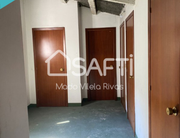 SAFTI VENDE PISO DE TRES HABITACIONES EN UNA QUINTA PLANTA CON ASCENSOR, GARAJE Y TRASTERO. EN AVD. DA FLORIDA EN VIGO.