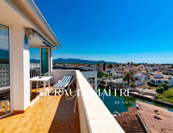 Encantador Apartamento con Vistas al Canal en Empuriabrava, España