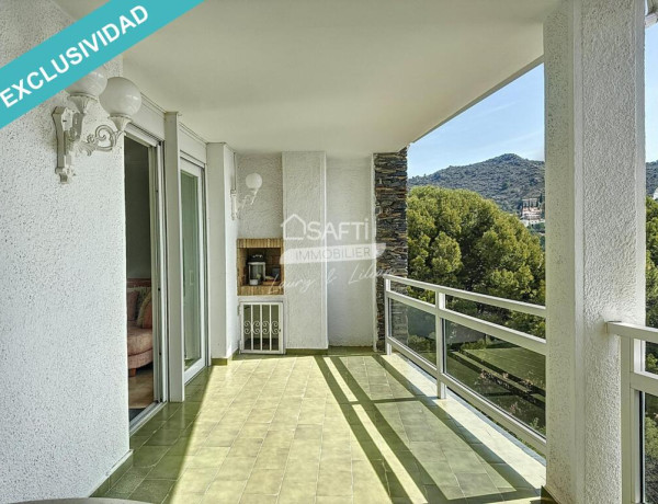 Apartamento de lujo de dos dormitorios con vistas al mar y plaza de aparcamiento