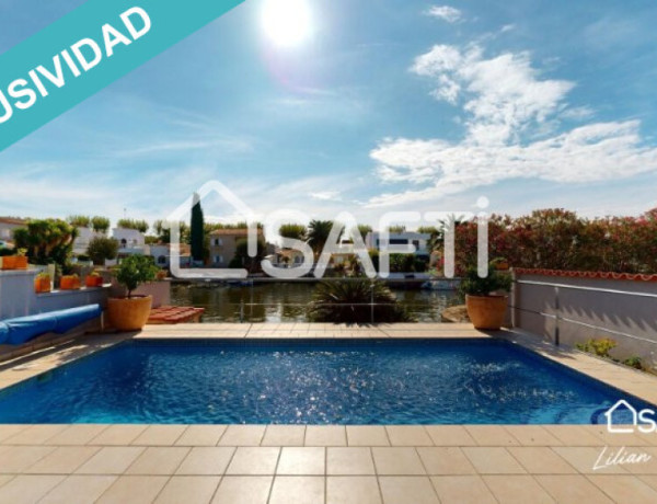 ¡EXCLUSIVO! Sublime casa situada en el ancho canal de Empuriabrava