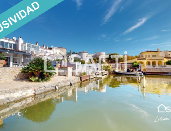 ¡EXCLUSIVO! Sublime casa situada en el ancho canal de Empuriabrava