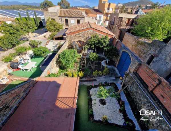 Casa pareada en Vilajuïga con jardín y garaje doble