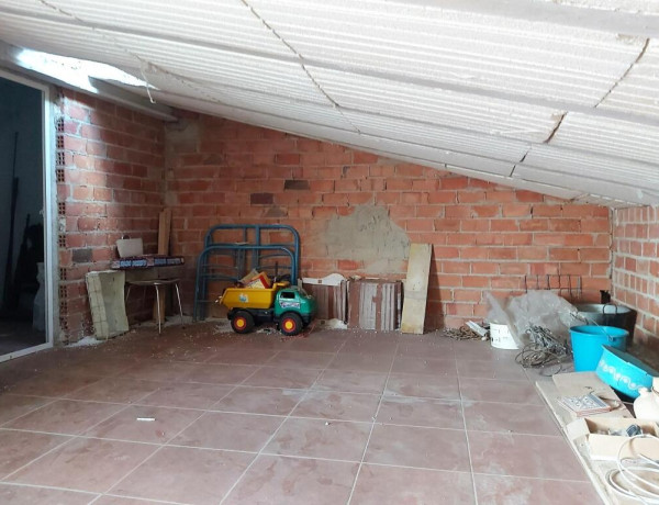 SE VENDE CASA A REFORMAR EN  MANCHA REAL.