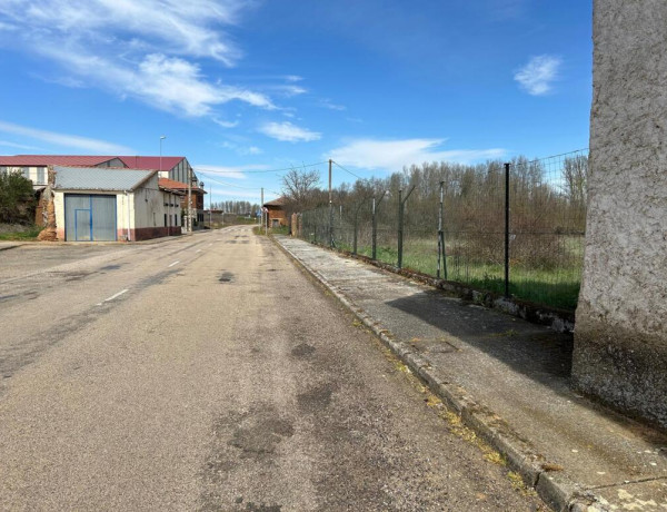 NUEVA OPORTUNIDAD. CASA DE PUEBLO PARA REFORMAR CON PATIO Y HUERTA