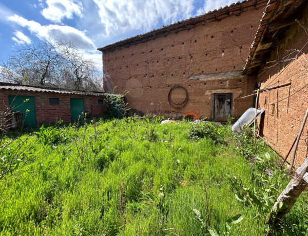 NUEVA OPORTUNIDAD. CASA DE PUEBLO PARA REFORMAR CON PATIO Y HUERTA