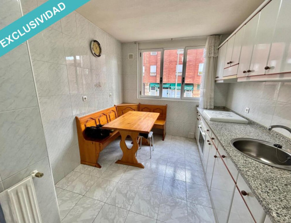 AMPLIO CHALET ADOSADO EN EL BARRIO DE LA SAL EN VENTA