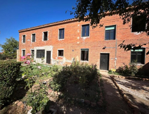 CASA DE PUEBLO A 6 KM DE SANTA MARÍA DEL PÁRAMO, EN SOGUILLO DEL PÁRAMO