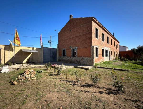 CASA DE PUEBLO A 6 KM DE SANTA MARÍA DEL PÁRAMO, EN SOGUILLO DEL PÁRAMO