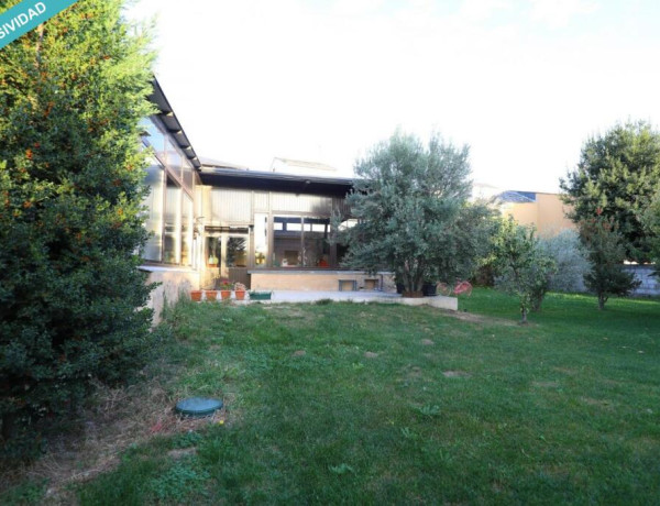 Chalet con jardín en campo- Ponferrada