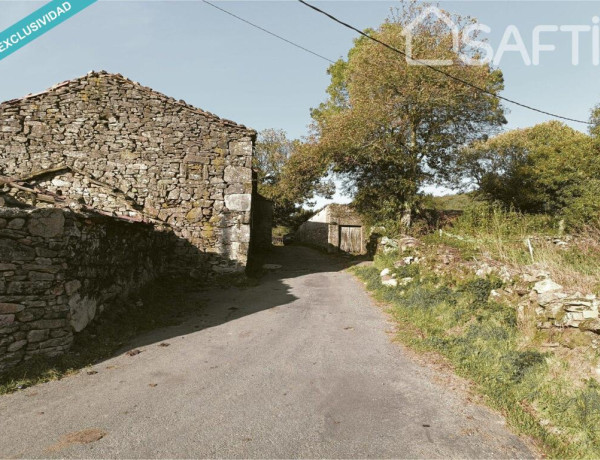 ENCANTADORA CASA RURAL SOBRE LA LADERA DEL MONTE FARO