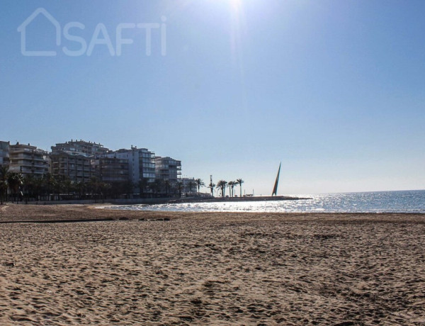 Ya he encontrado el piso que buscas a tan solo 100 metros de la playa con 2 plazas de parking !