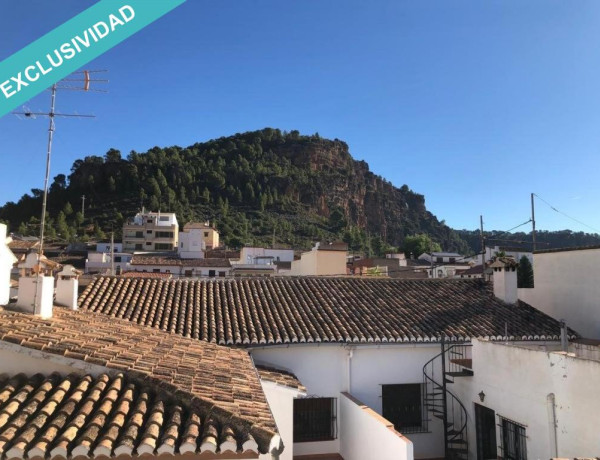 EN UN BONITO PUEBLO RODEADO DE NATURALEZA SE ENCUENTRA ESTA MARAVILLOSA CASA.