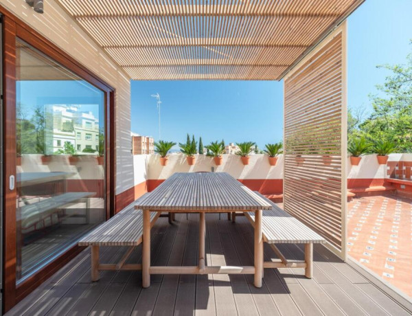 Espectacular casa unifamiliar de 3 plantas, totalmente a estrenar, con ascensor, terrazas, garaje y los mejores acabados.