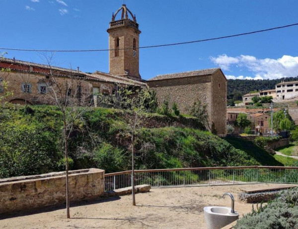 Unifamiliar con piscina y jardín.