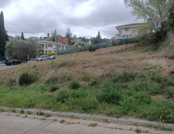 Terreno llano esquinero a 30min de Barcelona.