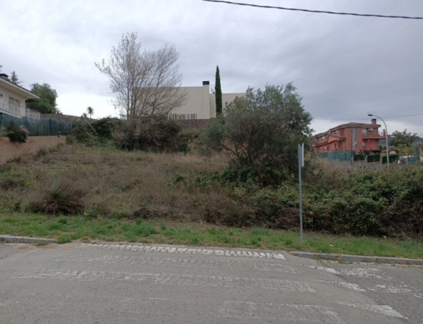 Terreno llano esquinero a 30min de Barcelona.