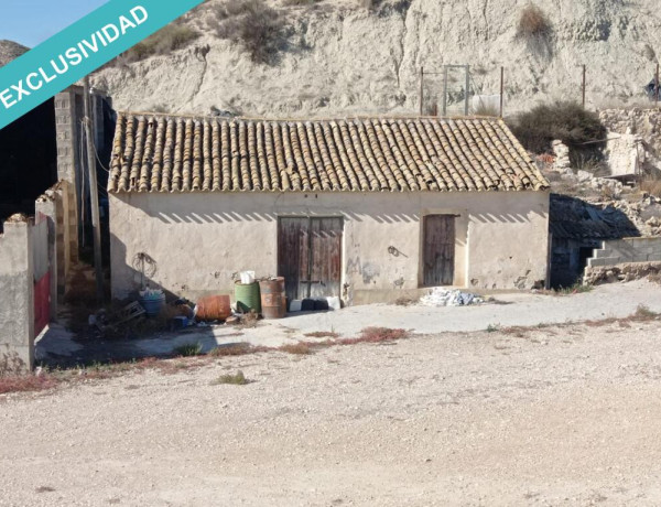 Finca rustica con varias casas en una ubicación muy singular a orillas del Rio Segura