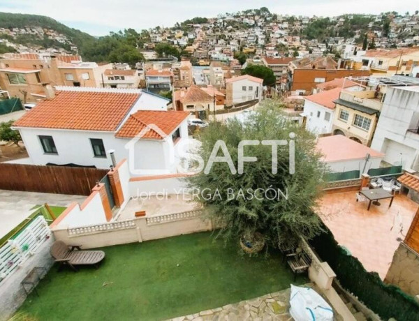 Encantadora casita en el centro de Vallirana!!!