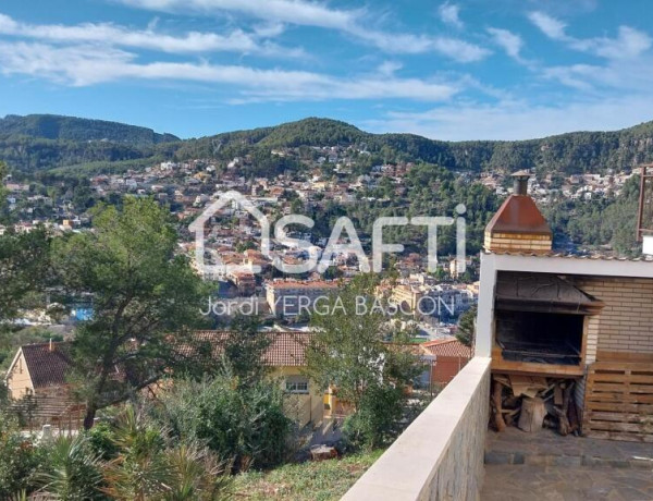 Casa unifamiliar con terreno muy próxima al pueblo