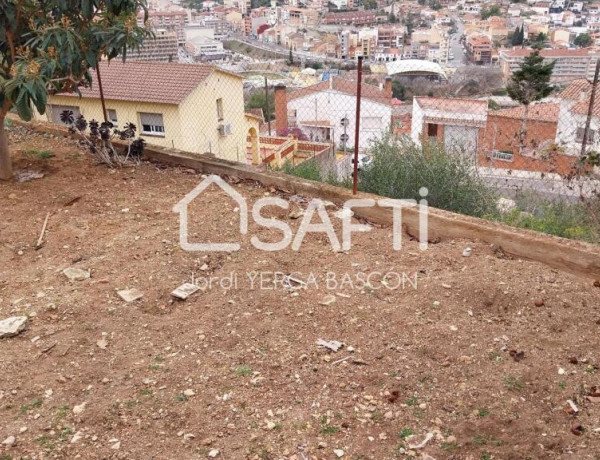 Casa unifamiliar con terreno muy próxima al pueblo