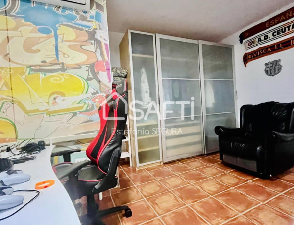 ESTUPENDA VIVIENDA UNIFAMILIAR DE TRES DORMITORIOS Y DOS CUARTOS DE BAÑO CON PATIO, BALCÓN Y BUHARDILLA