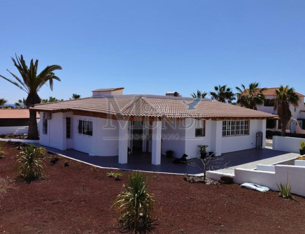 LUXURY VILLA IN PARQUE HOLANDÉS