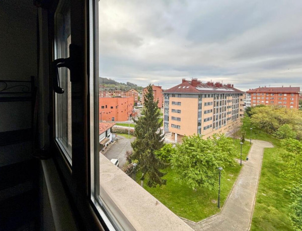 Excelente ubicación, a un paso del centro de Oviedo. ASTURIAS.  Tren, autobús, autopista etc. Entorno natural y tranqulo