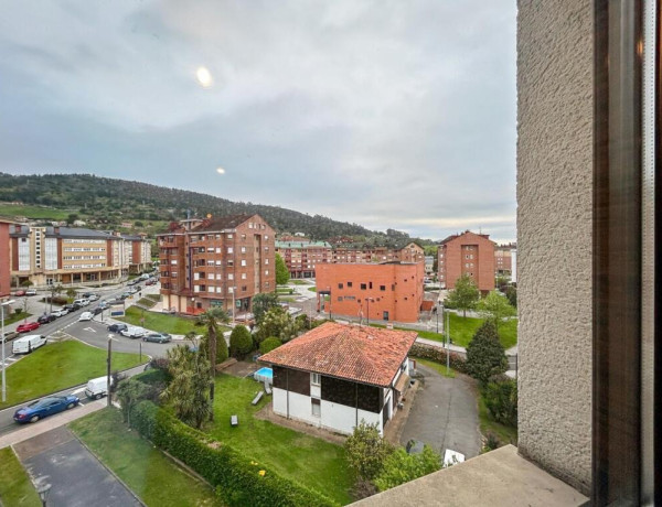 Excelente ubicación, a un paso del centro de Oviedo. ASTURIAS.  Tren, autobús, autopista etc. Entorno natural y tranqulo