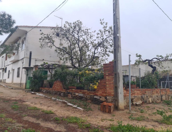 Casa independiente en barrio de AZUCAICA