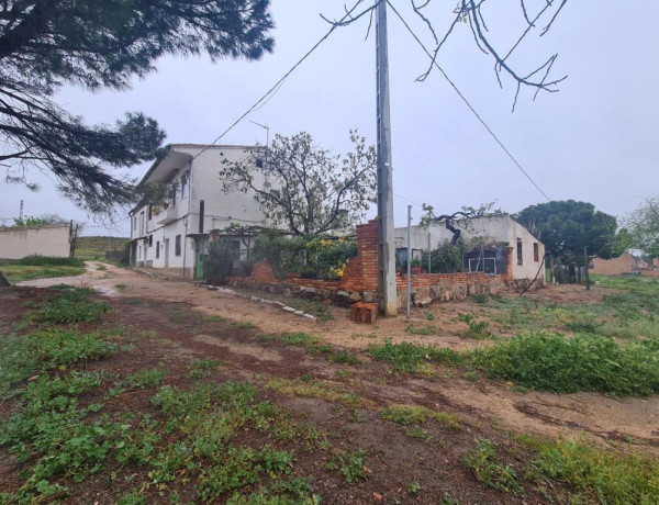 Casa independiente en barrio de AZUCAICA